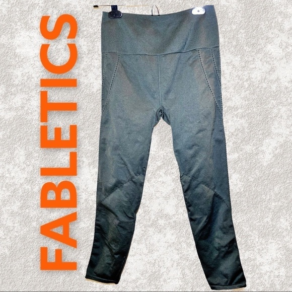 FABLETICS High Waist Seamless Dot Capri Leggings, Size Small - Picture 3 of 12